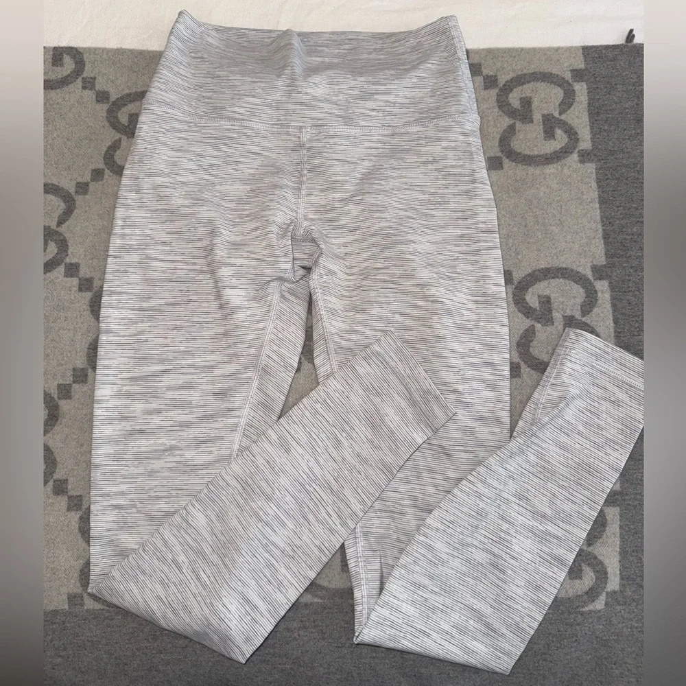 Lululemon Wunder Under Luxtreme 28, size 6 - Picture 4 of 13